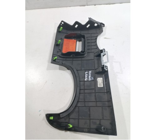 Накладка под торпедо левая