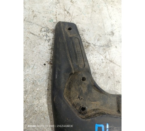 Брызговик передний левый