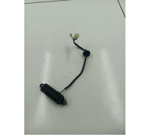 Кнопка открывания багажника