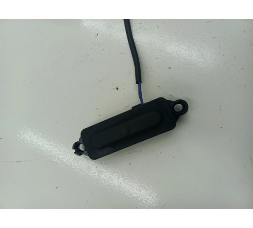 Кнопка открывания багажника