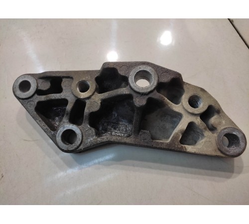 Кронштейн двигателя