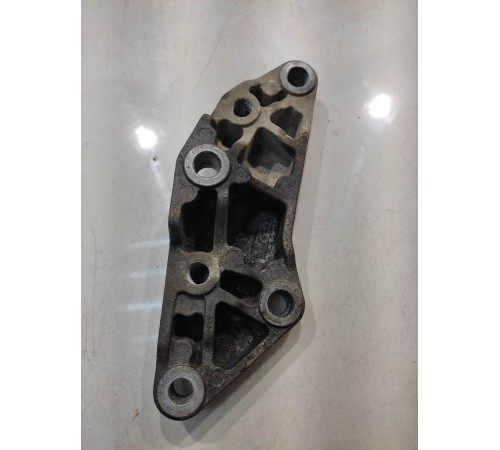 Кронштейн двигателя