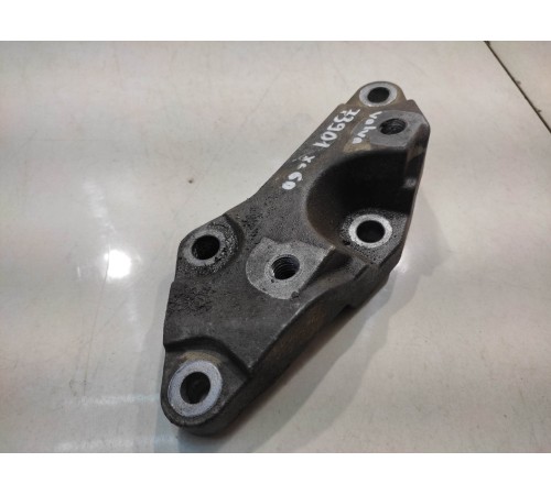 Кронштейн двигателя