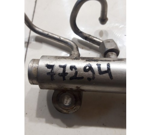 Топливная рампа правая