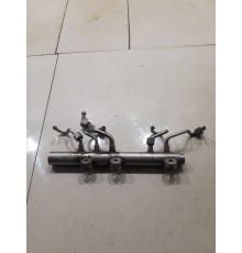 Топливная рампа правая