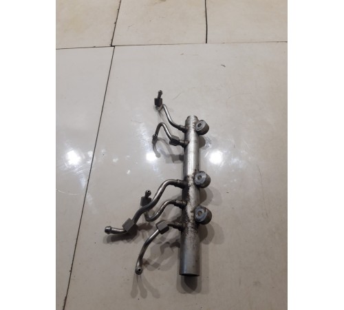 Топливная рампа правая