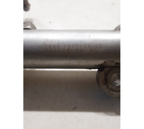 Топливная рампа правая