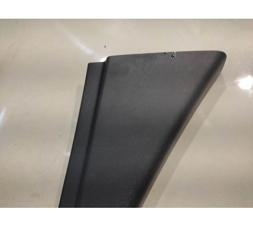 Уголок двери (задний, правый)