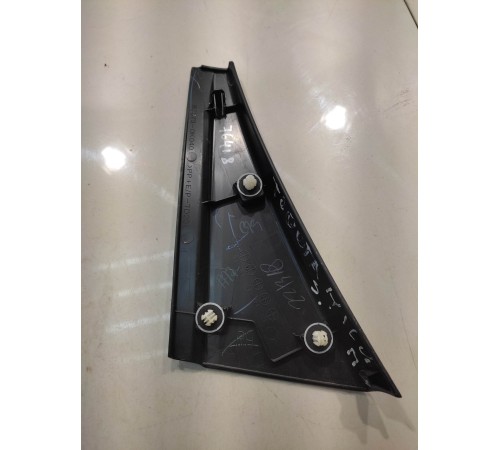 Уголок двери (задний, правый)