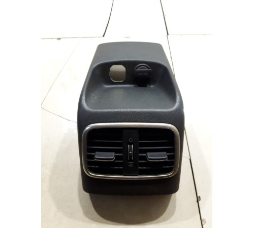 Накладка центральной консоли задняя