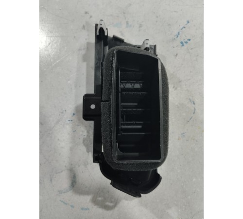 Дефлектор воздушный левый