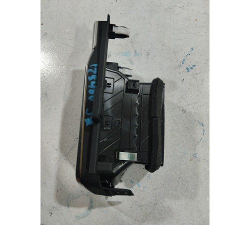 Дефлектор воздушный левый