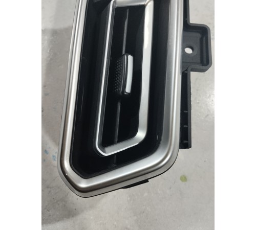 Дефлектор воздушный левый