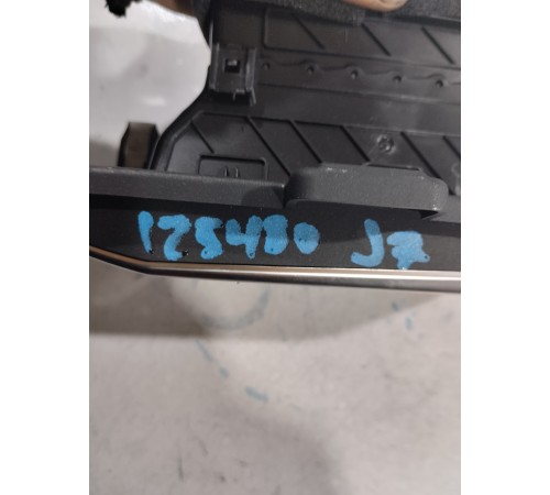 Дефлектор воздушный левый