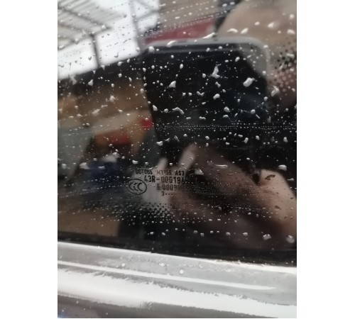 Глухое стекло кузова правое, форточка