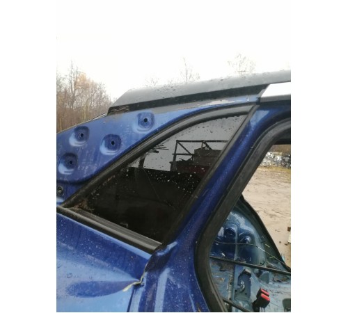 Глухое стекло кузова правое, форточка