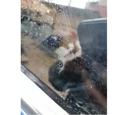 Глухое стекло кузова правое, форточка