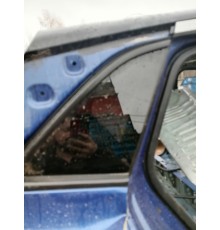 Глухое стекло кузова правое, форточка