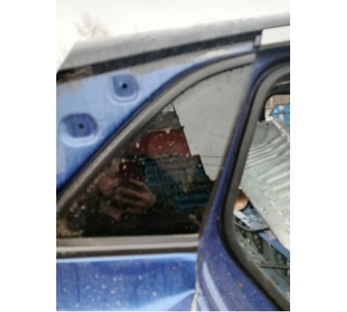 Глухое стекло кузова правое, форточка