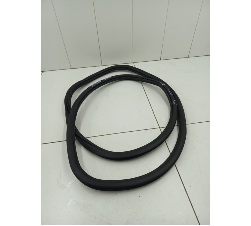 Уплотнитель двери задний правый