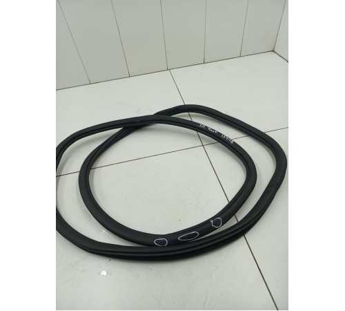 Уплотнитель двери задний правый