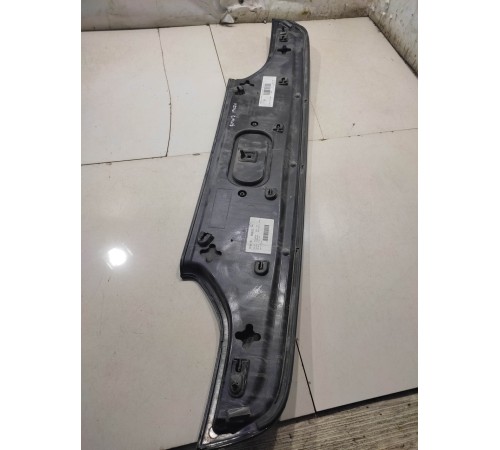 Накладка крышки багажника наружная