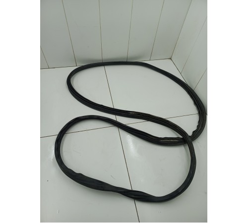 Уплотнитель двери правый