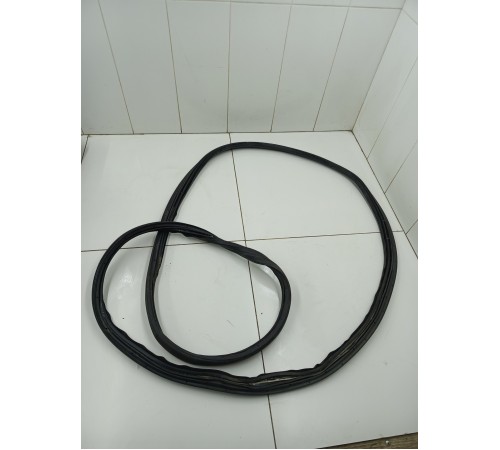 Уплотнитель двери правый