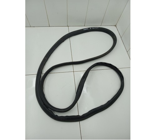 Уплотнитель двери правый