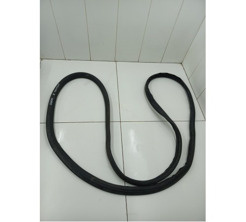 Уплотнитель двери правый