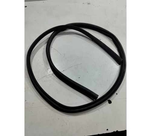 Уплотнитель двери(задний правый)