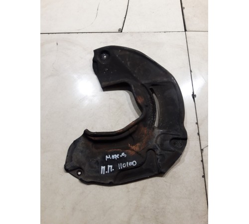 Кожух тормозного диска(передний правый)