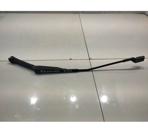 Поводок стеклоочистителя (передний, правый)