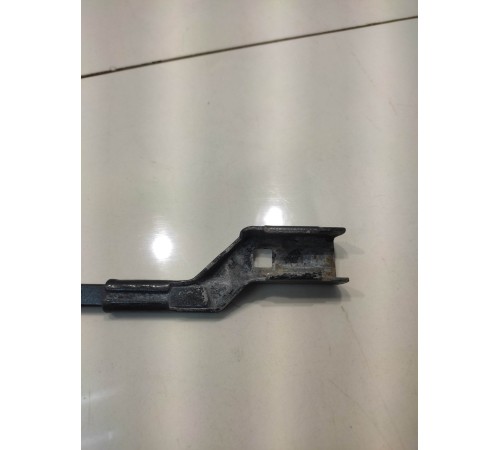 Поводок стеклоочистителя (передний, правый)