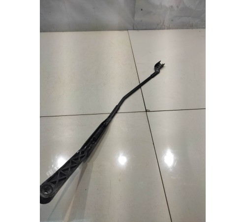 Поводок стеклоочистителя (передний, правый)