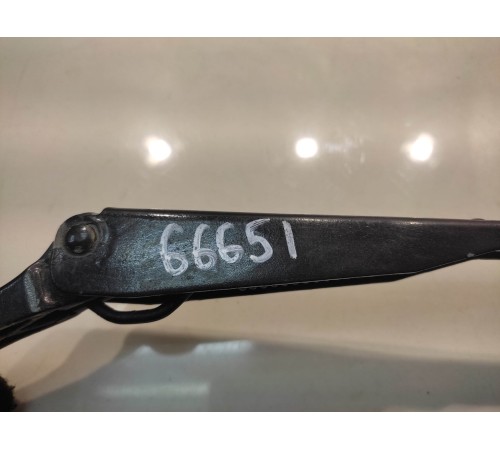 Поводок стеклоочистителя (передний, правый)