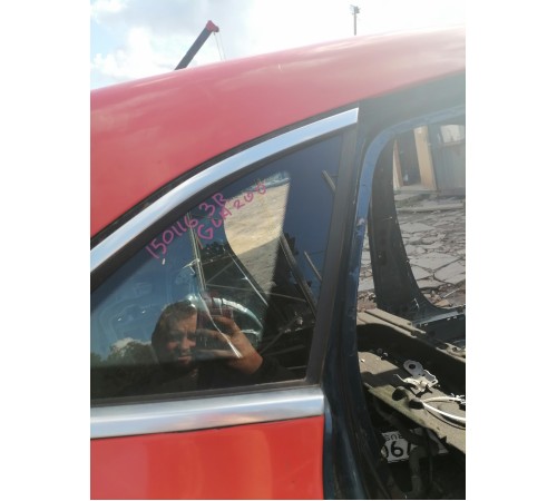 Глухое стекло заднее правое