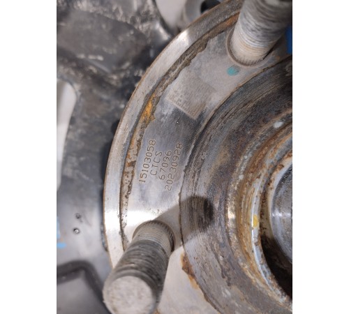 Кулак поворотный передний левый в сборе