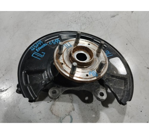 Кулак поворотный передний левый в сборе