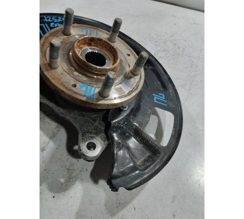 Кулак поворотный передний левый в сборе