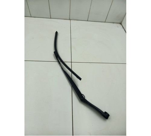 Поводок стеклоочистителя левый