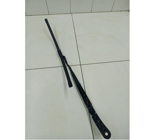 Поводок стеклоочистителя левый