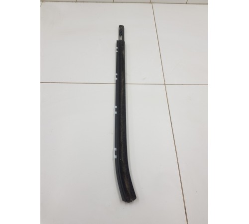 Молдинг стекла задний правый
