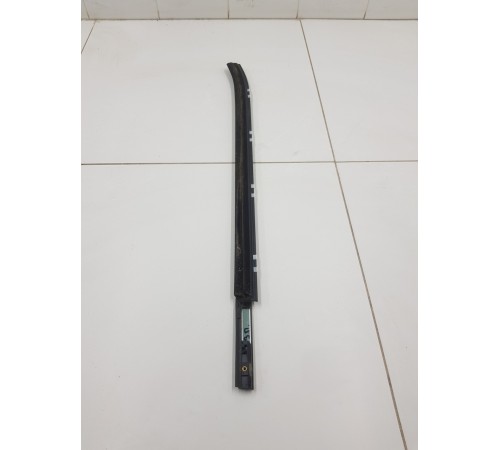 Молдинг стекла задний правый