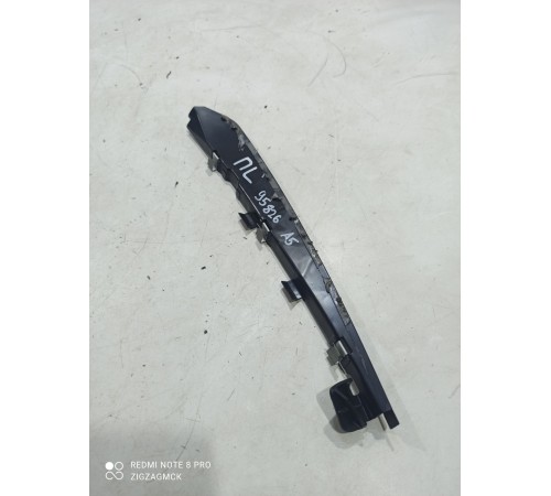 Кронштейн уплотнителя двери передний левый