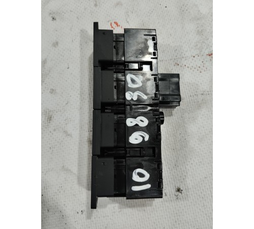 Блок кнопок многофункциональный центральной консоли