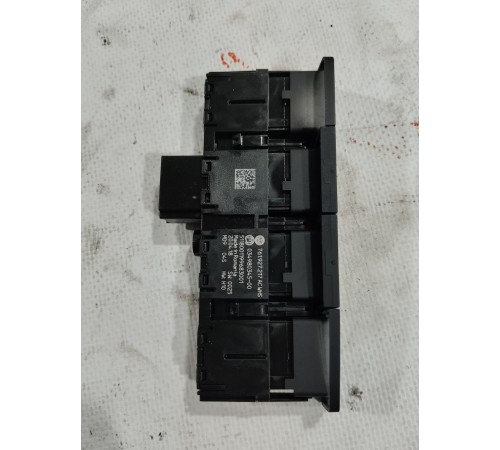 Блок кнопок многофункциональный центральной консоли