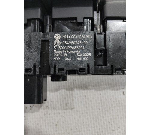 Блок кнопок многофункциональный центральной консоли