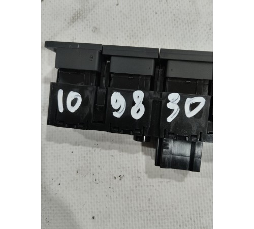 Блок кнопок многофункциональный центральной консоли