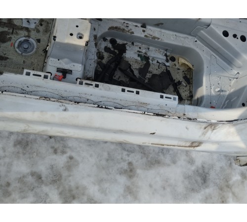 Порог со стойкой(правый)